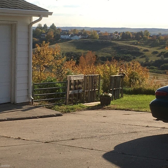 3 br, 1.5 bath Duplex 1010 Dewey Dr 1001... Townhome Townhome