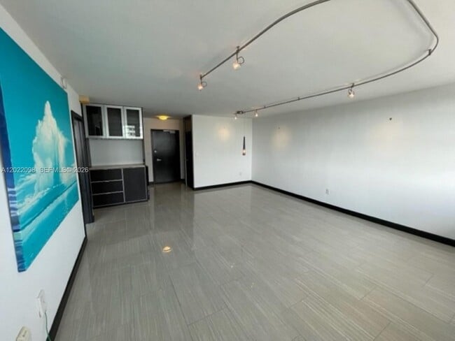 Photo - 5313 Collins Ave Unit 1004