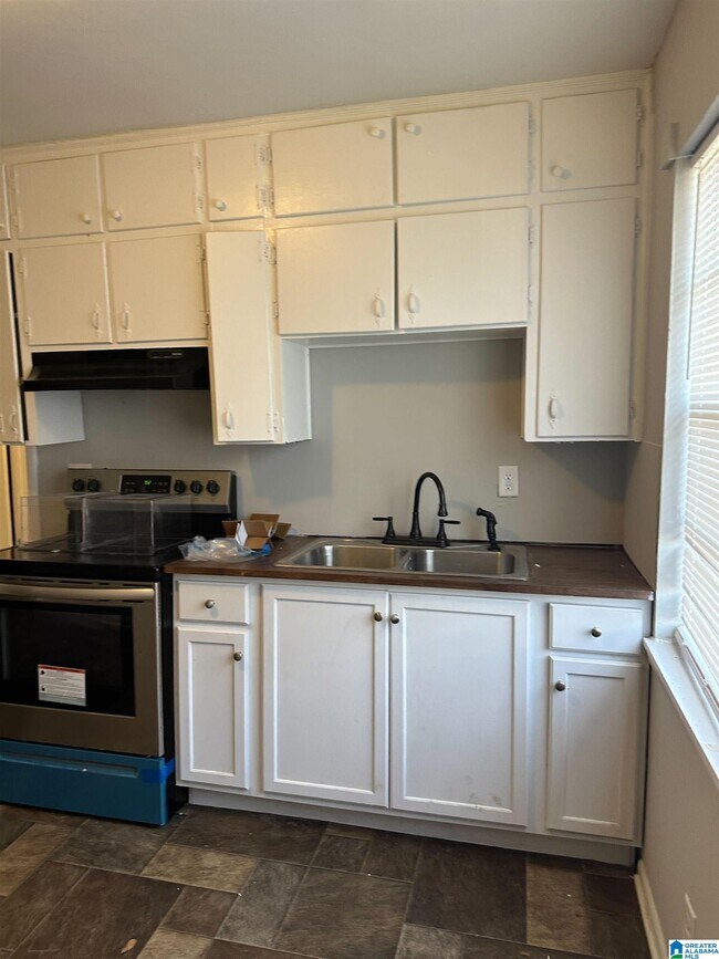 Photo - 737 47th St N