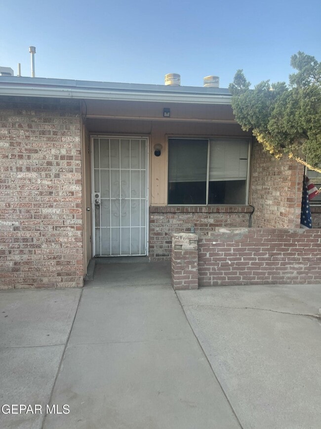 Building Photo - 2820 E Glen Dr Rental