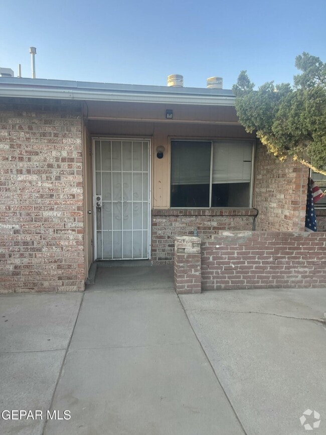 Building Photo - 2820 E Glen Dr Rental