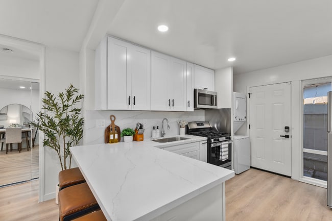 Photo - 4442 Clairemont Dr Unit 4440