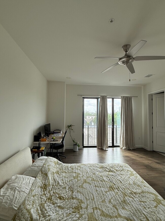 Photo - 4820 Caroline St Unidad Apt 306