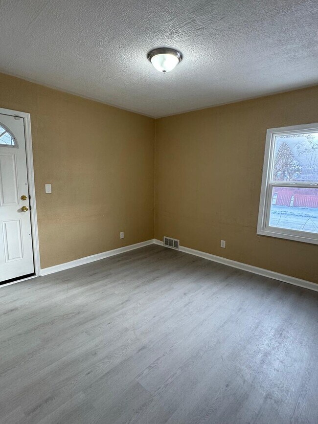 Photo - 9400 Lakepointe St