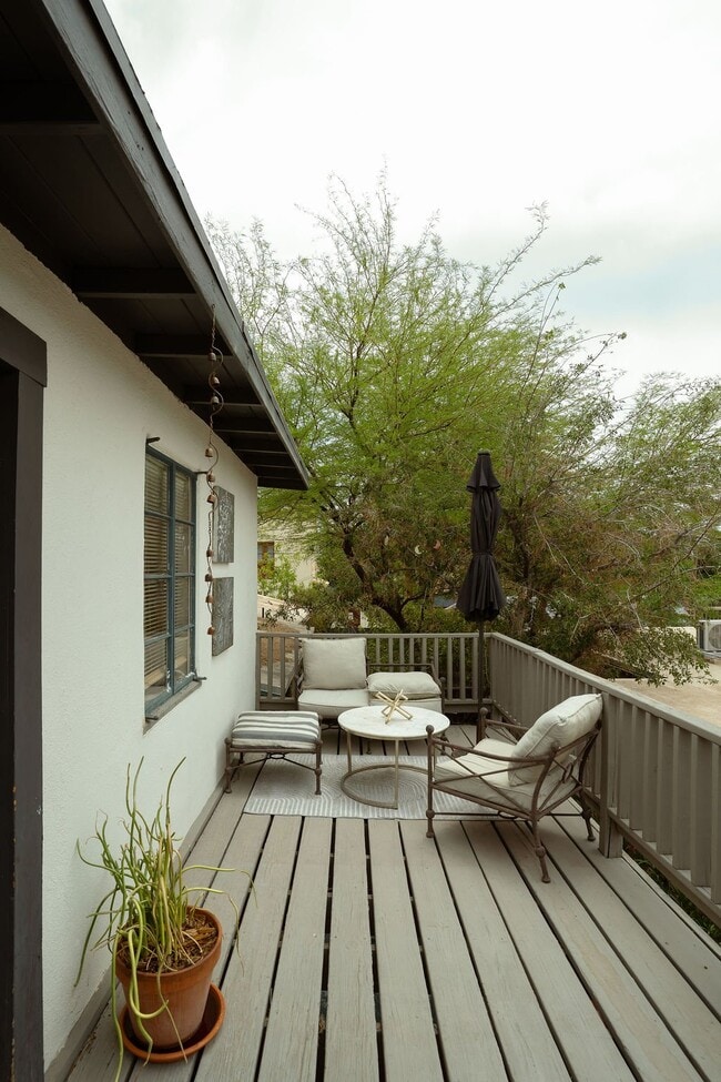 Photo - 112 E 16th St Unit Upstairs