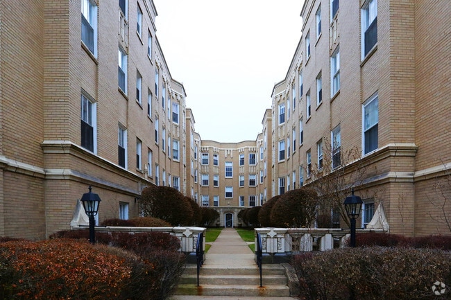 910 Judson