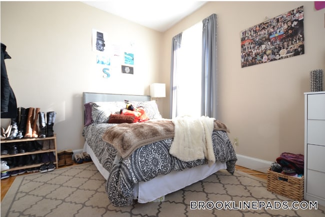 10 Strathmore Rd Unit 2