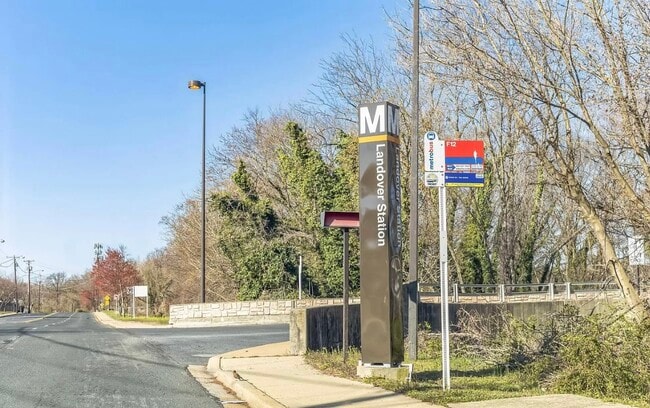 estación de metro - 3004 Ewell Ln
