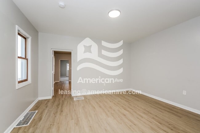 Photo - 415 Thornton St