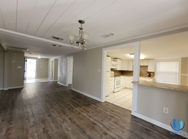 Photo - E99THAVE#1504 Unit 1504-A