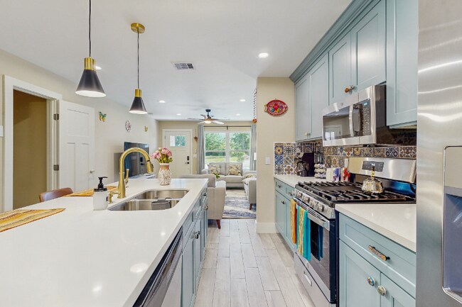 Photo - 7409 Red Robin Ln Unidad B