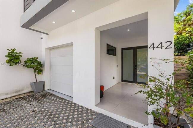 Photo - 442 SW 15th Rd