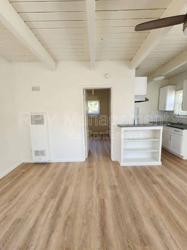 Building Photo - 1909 Beachwood Dr Unit 15 Rental