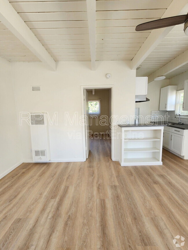 Building Photo - 1909 Beachwood Dr Unit 15 Rental
