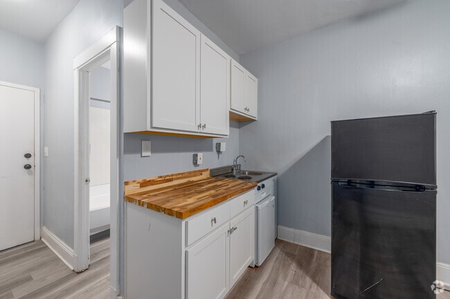 Studio, 1BA - 254SF - Kitchen