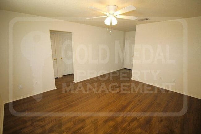 Photo - 2807 Leroy Cir