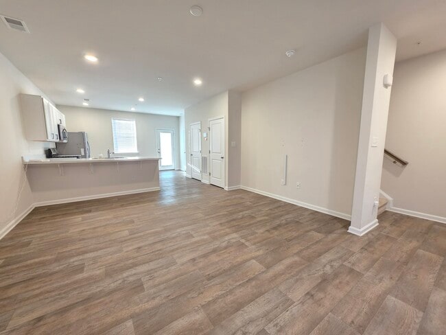 Photo - 426 Creekbed Cir