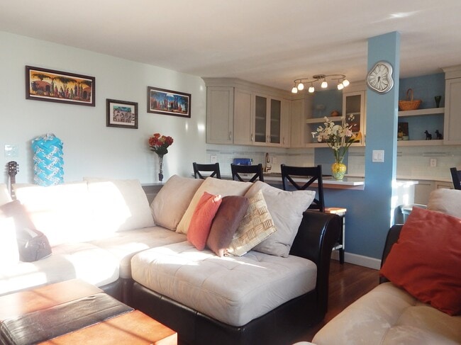 240 S Broadway Unit Continental Manor #2D