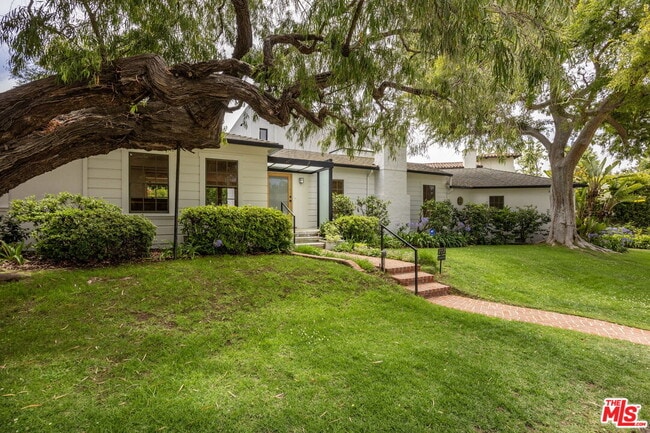 Building Photo - 202 S Saltair Ave Rental