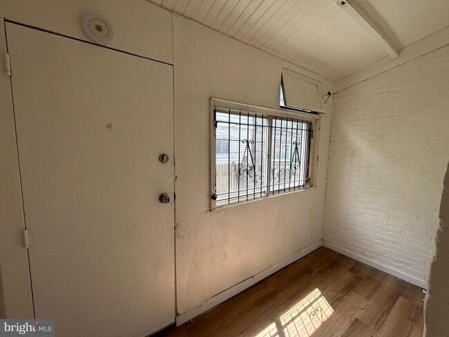 Photo - 2817 N Stillman St