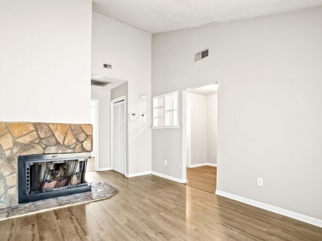 Photo - 115 Susan Dr Unit B