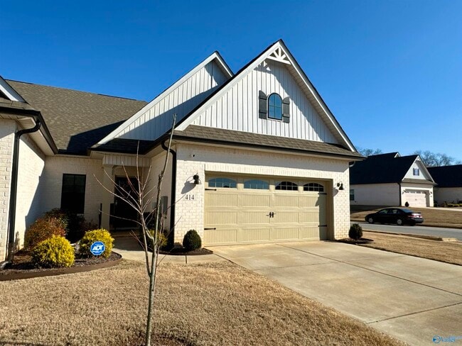 Building Photo - 414 Raleigh Elm Dr