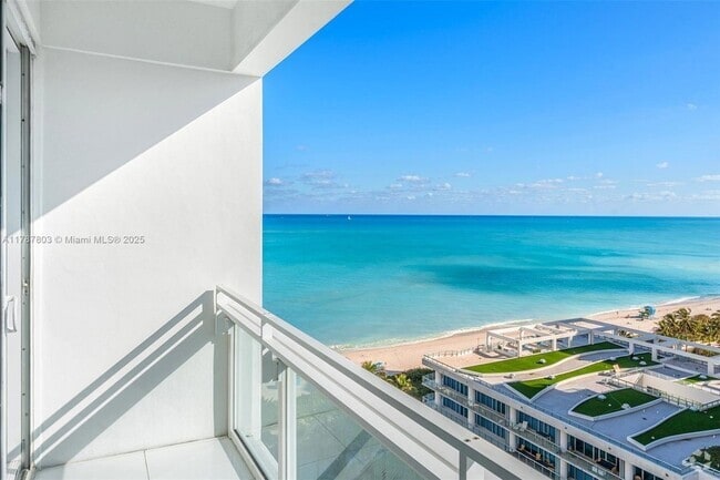 Building Photo - 6801 Collins Ave Unit PH01-PH02 Rental