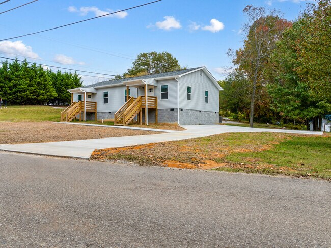 Photo - 6900 Seaver Dr NW