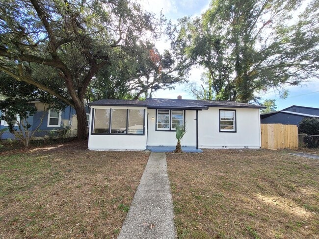 Building Photo - 5 Elegans Ave