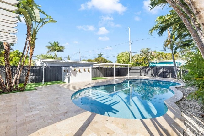 Photo - 1627 Moffett St