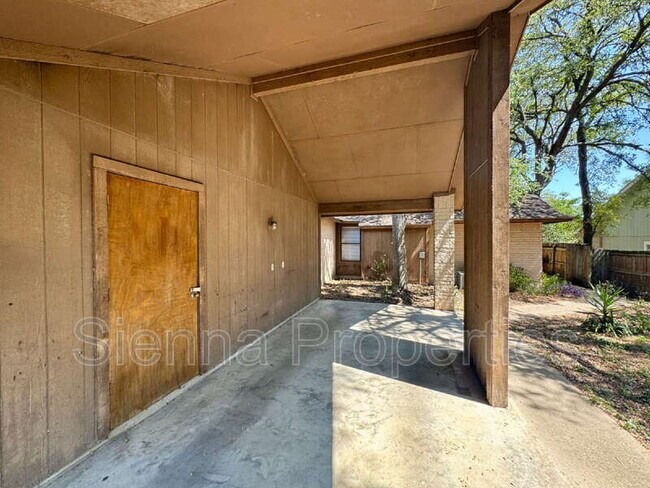 Photo - 1004 Milford Way Unit #B