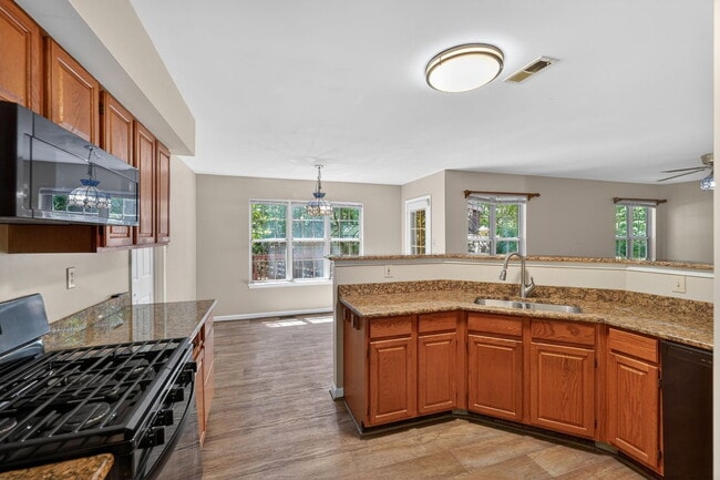Photo - 3006 Freedom Ct N