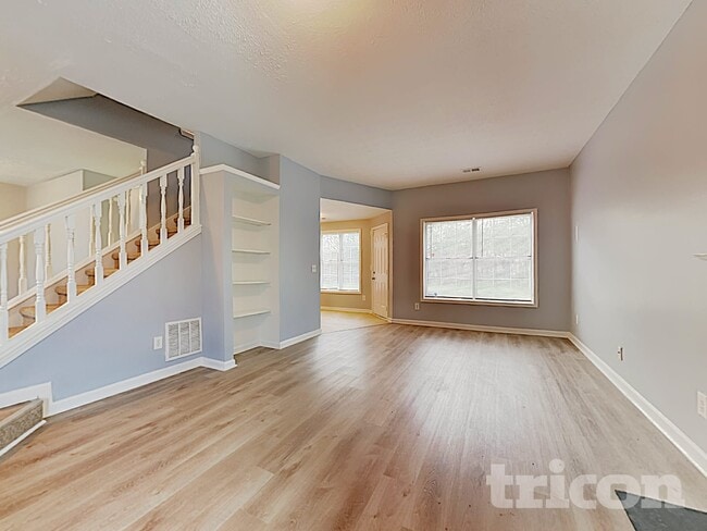5221 Oaktree Trail