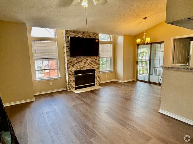 Building Photo - 31 High St Unit APT 7304