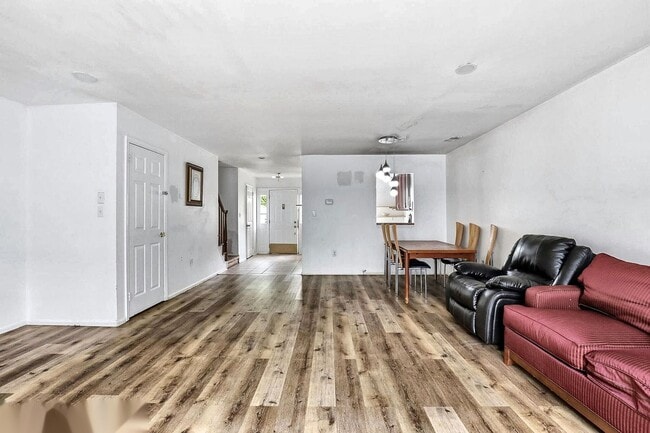 Photo - Charming 3BR Townhouse in Wyndham Place - Lakewood