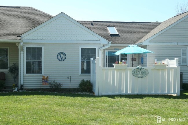 Photo - 110 Waterside Blvd