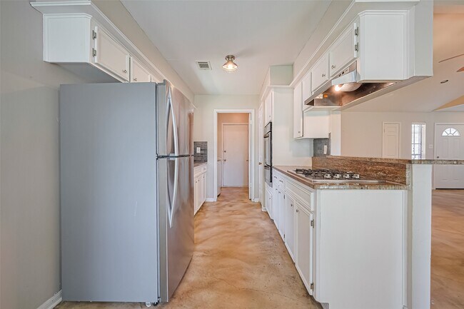 Photo - 4031 Sherwood W