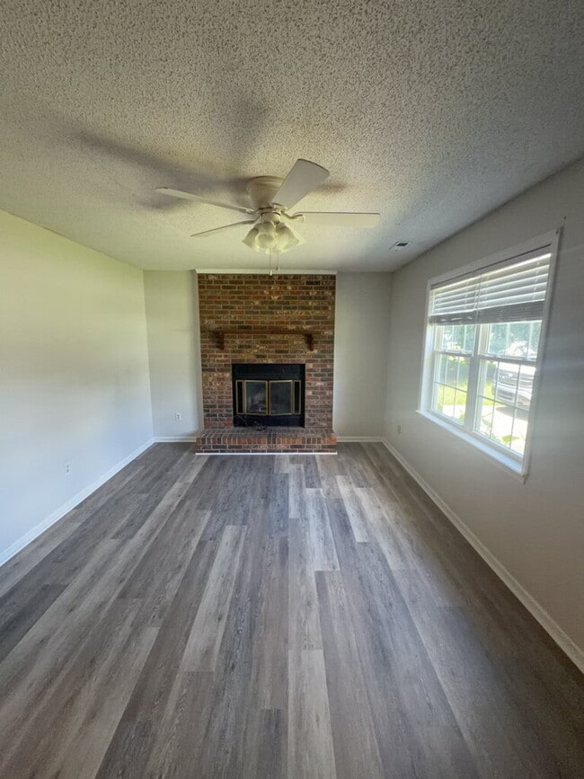 Photo - 902 Laurel Ln