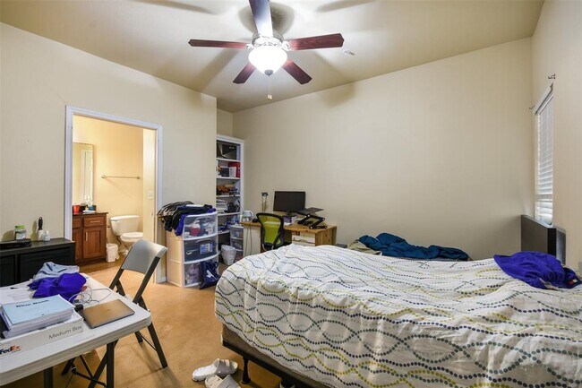 Photo - 910 W 25th St Unit 503