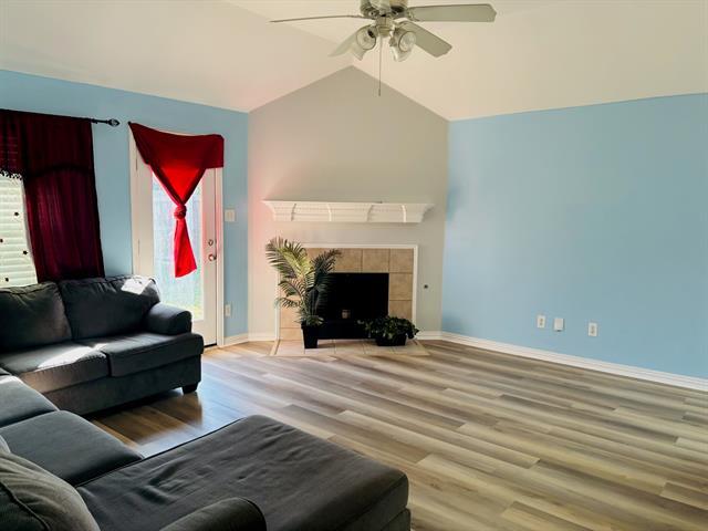 Photo - 1205 Oakridge Dr