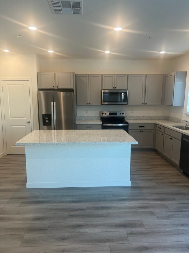 Building Photo - 8081 Trapper Ranch Rd Rental
