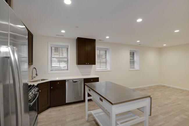 Photo - 1892 Ontario Pl NW Unit #2
