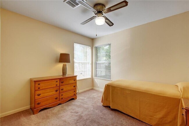 Photo - 607 Bellevue Pl
