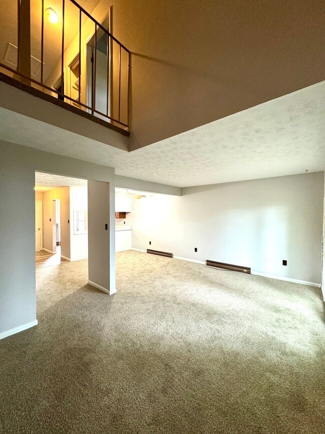 Photo - Townhouse for Rent in Broadway