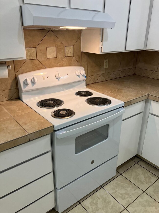 Photo - 2429 NE Saratoga St