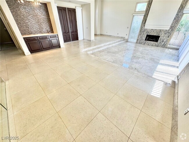 Building Photo - 8753 Rainbow Ridge Dr Rental
