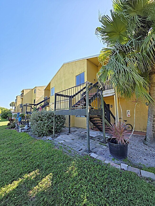 Photo - 2925 Winkler Ave Unit 910