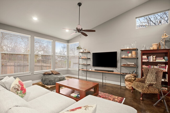Photo - 1302 Delano St