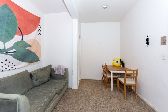 Building Photo - 74 Chester St Unit 3