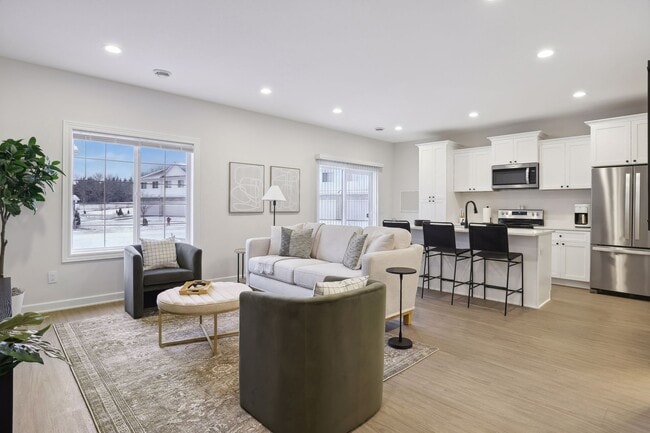 Photo - 911 Willow Pl